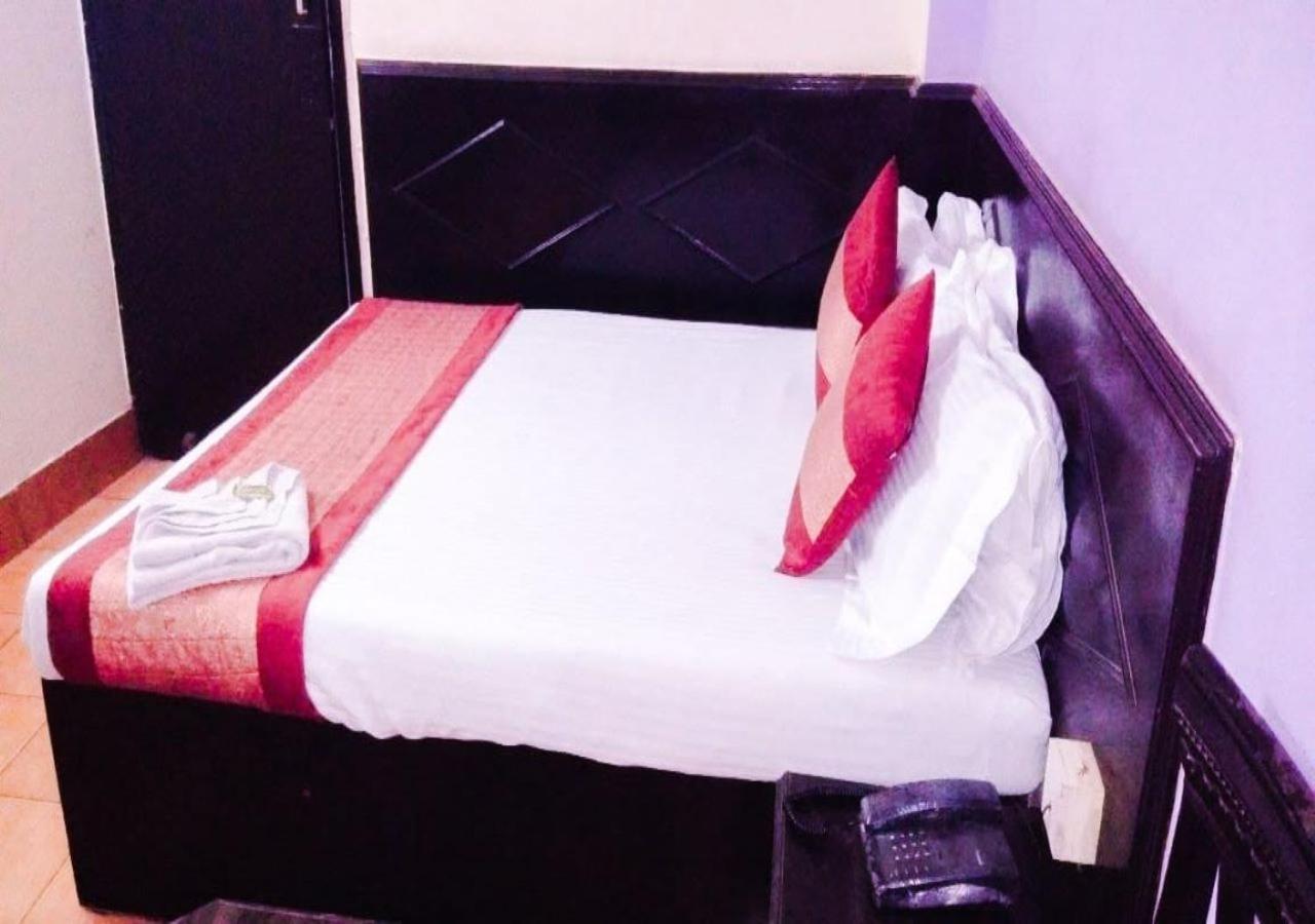 Hotel International Neelam Near New Delhi Railway Station ニューデリー エクステリア 写真
