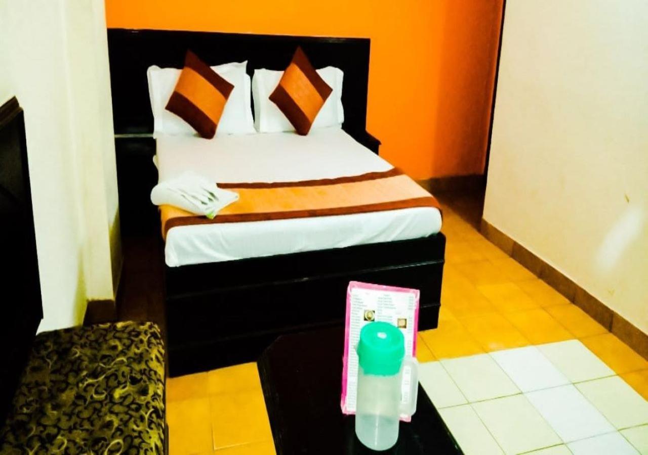 Hotel International Neelam Near New Delhi Railway Station ニューデリー エクステリア 写真